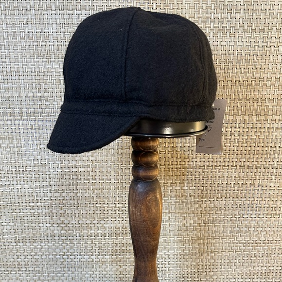 Black Six Panel Boiled Wool Newsboy Cap by Sanibel Canada - Picture 6 of 11